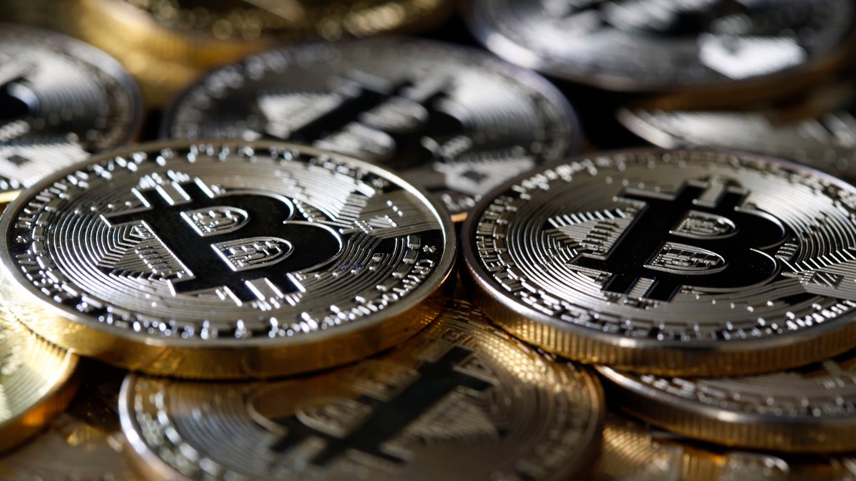 Some Investors Are Putting More Money Into Cryptocurrencies Than Stocks - Vimarsana News