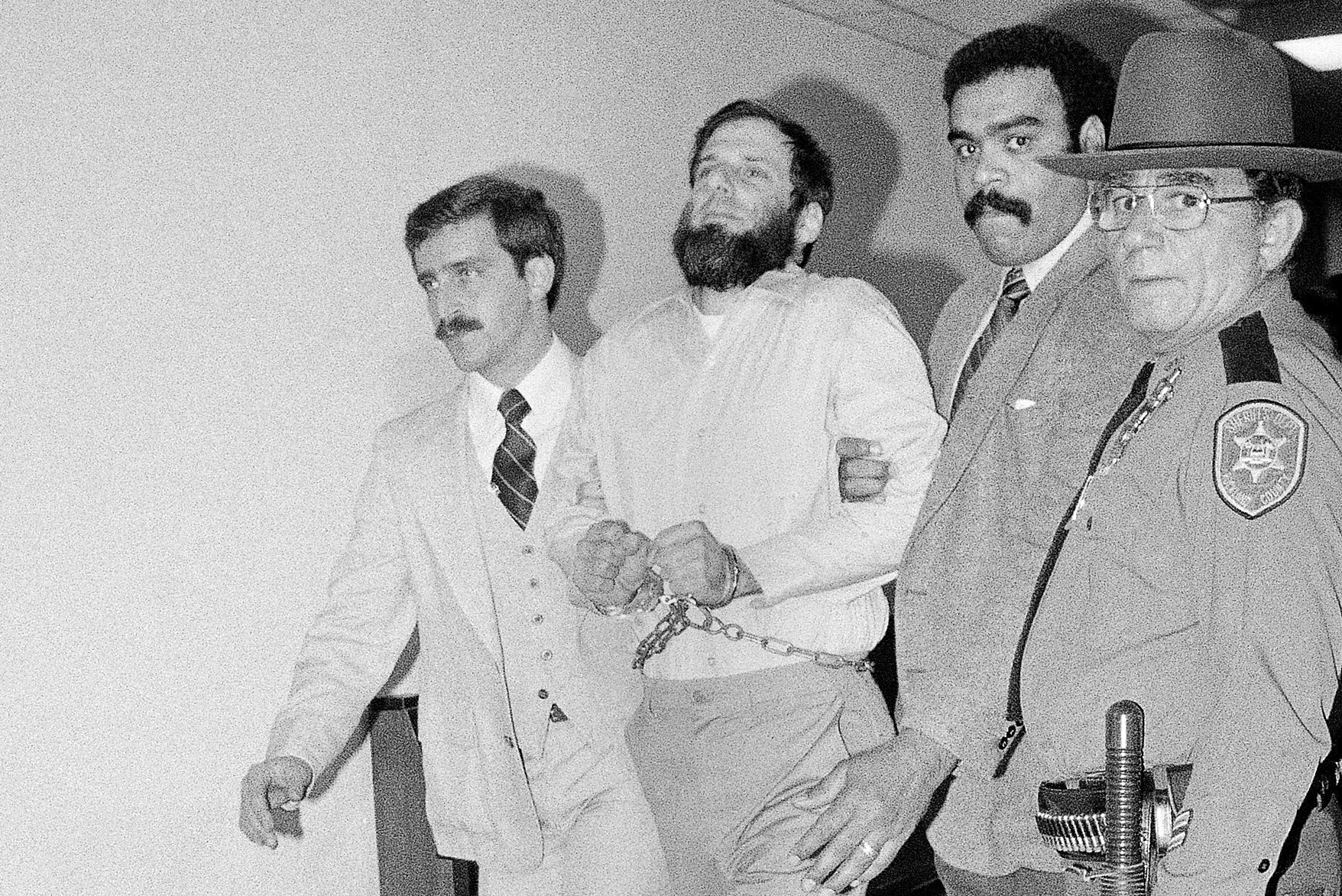 '70s Radical David Gilbert Granted Parole in Brink's Robbery - Vimarsana News