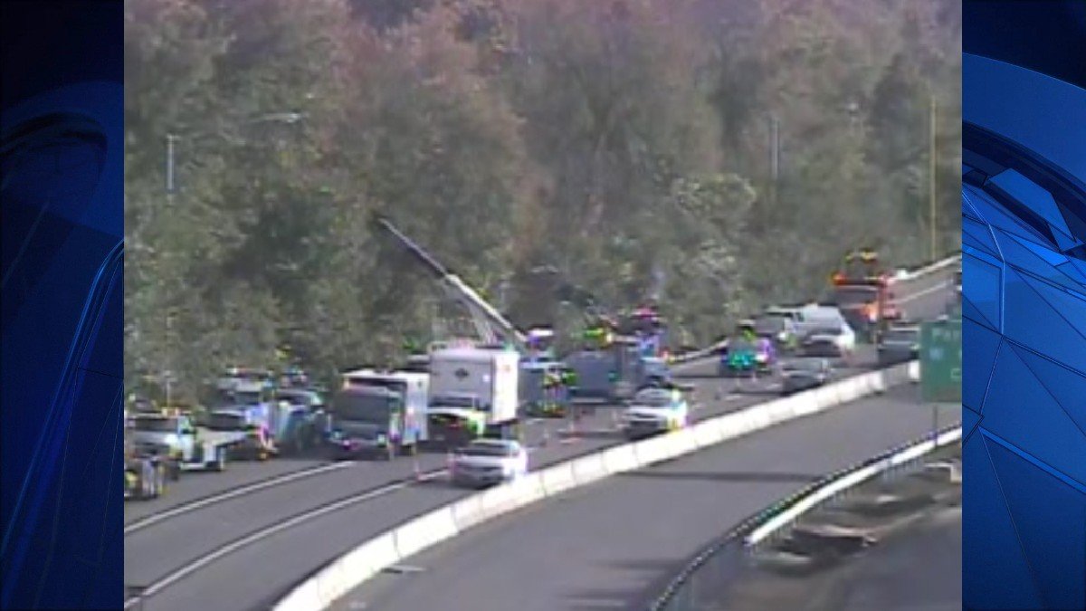 Vehicle Down Embankment on I-84 West in West Hartford Closes Right Lane - Vimarsana News