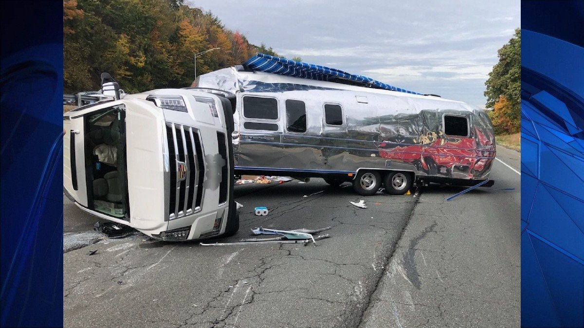2 People Evaluated for Injuries After Camper Overturns on I-84 West on Vernon/Tolland Line - Vimarsana News