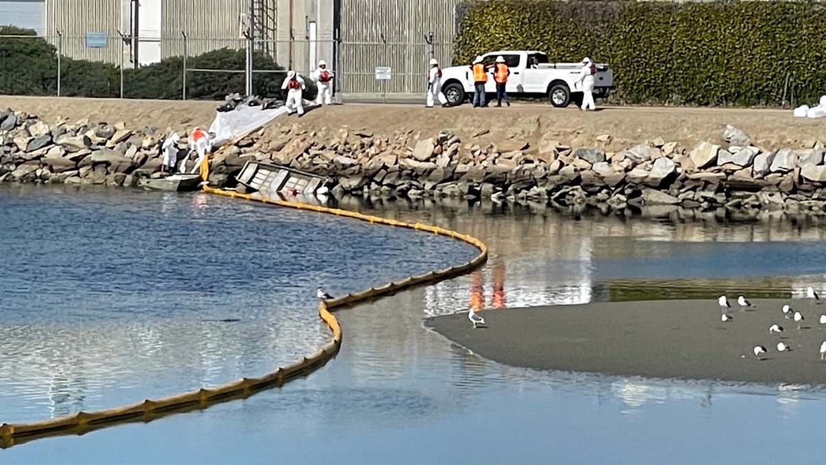 Crews Try to Limit Oil Spill Damage – NBC Connecticut - Vimarsana News