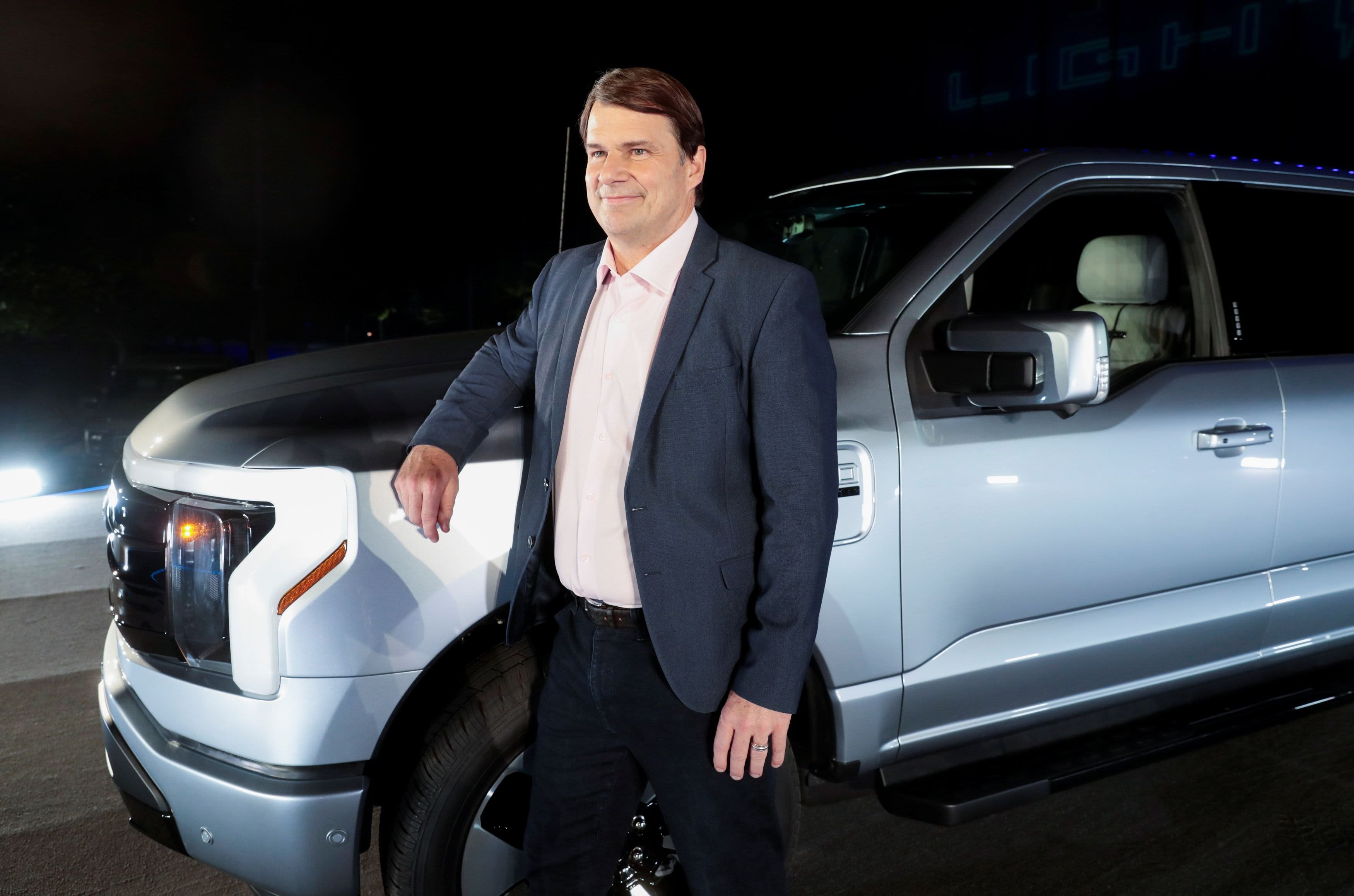 Ford CEO Doesn't Expect Electric Vehicle Battery Costs to Drop Anytime Soon - Vimarsana News