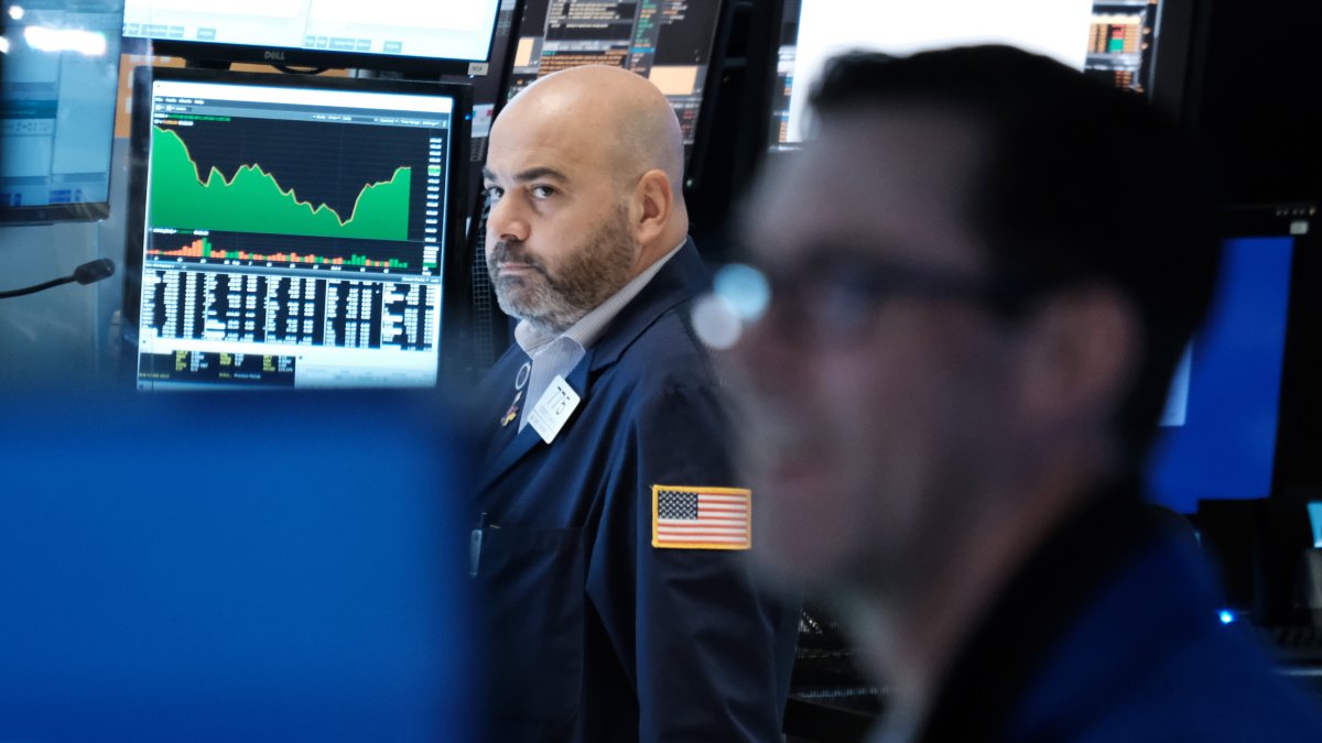 What to Watch Today: Dow Futures Sink on Omicron Concerns After Rough Week - Vimarsana News