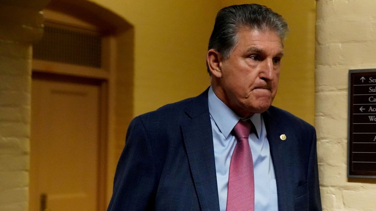 Joe Manchin's Former Aides Lobbied Congress for Oil, Gas and Pharma While He Fought to Shrink Biden's Economic Plans - Vimarsana News