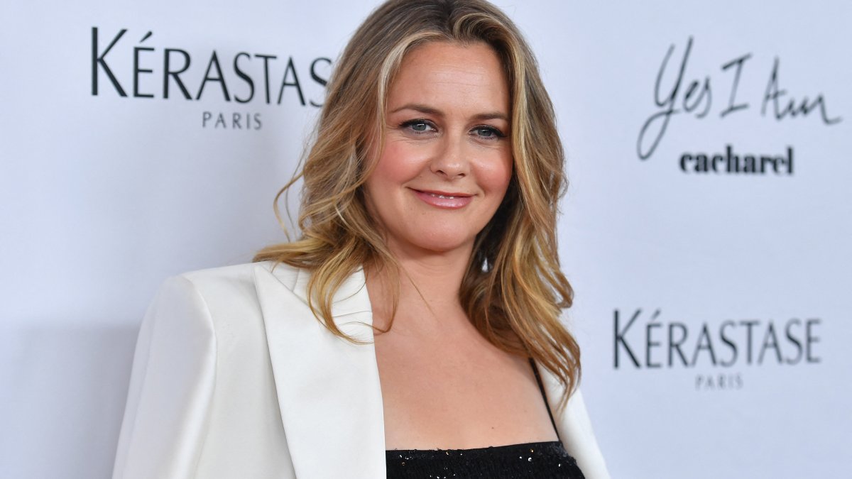 Alicia Silverstone Reveals If She Wore her Clueless Clothes – NBC  Connecticut