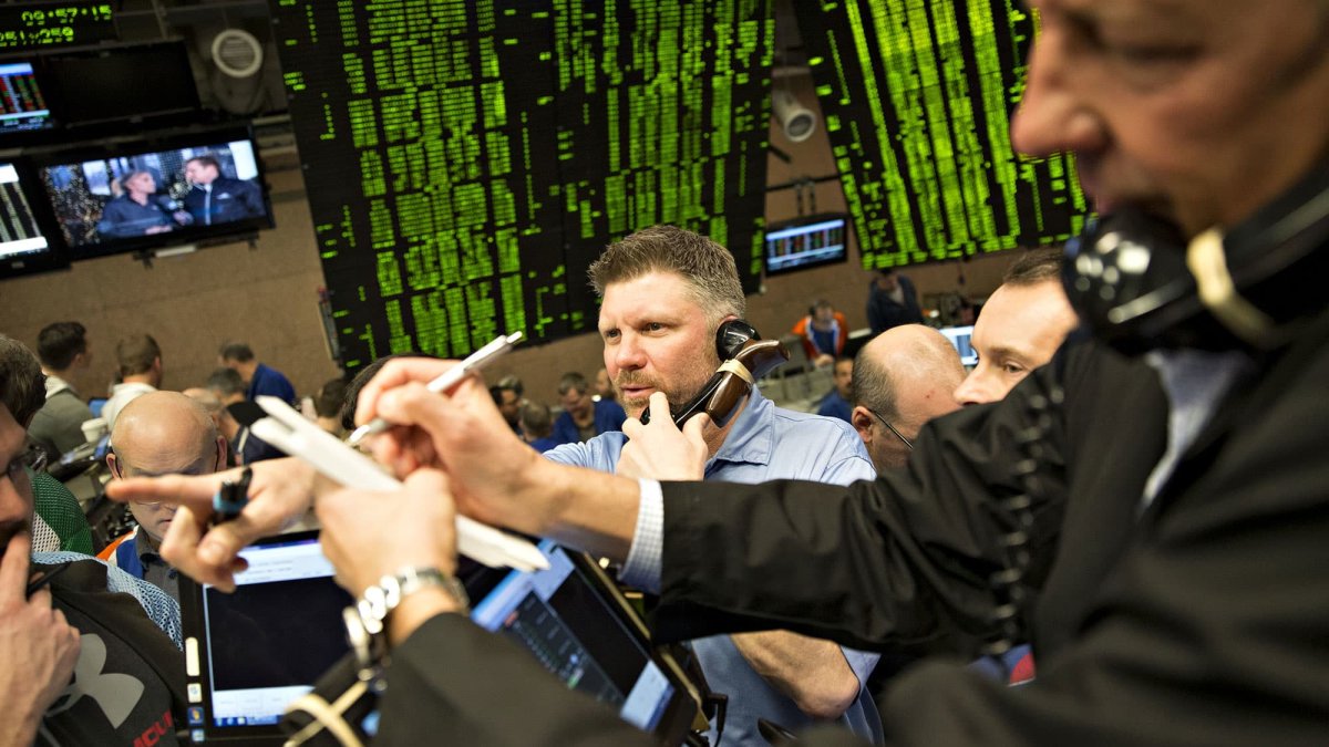 Market History Says Omicron Volatility Isn't a Reason for Investors to Sell - Vimarsana News