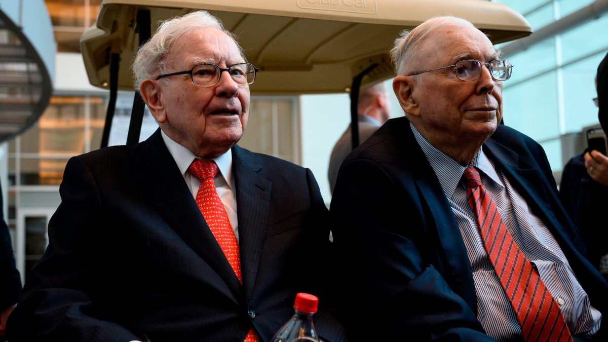 Charlie Munger Says He Wishes Cryptocurrencies Had 'Never Been Invented' and Admires China for Banning Them – NBC Connecticut - Vimarsana News