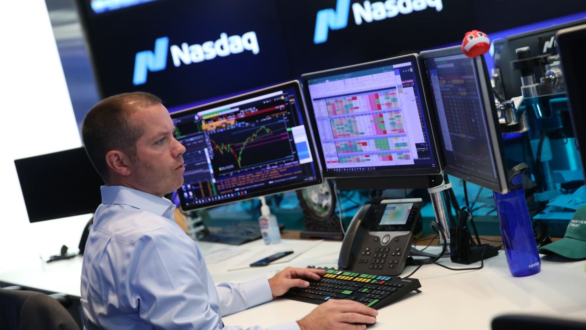 Nasdaq Is Poised to Underperform S&P 500 for First Time Since 2016 as Investors Shun Tech Stocks - Vimarsana News