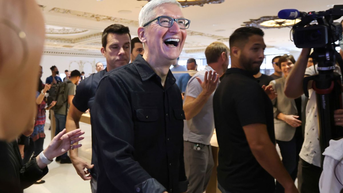 Apple Shares Rise as Morgan Stanley Raises Price Target to $200 - Vimarsana News