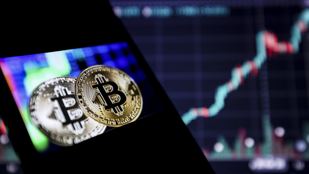 Bitcoin Up 8% After Biden Announces Executive Order on Cryptocurrencies