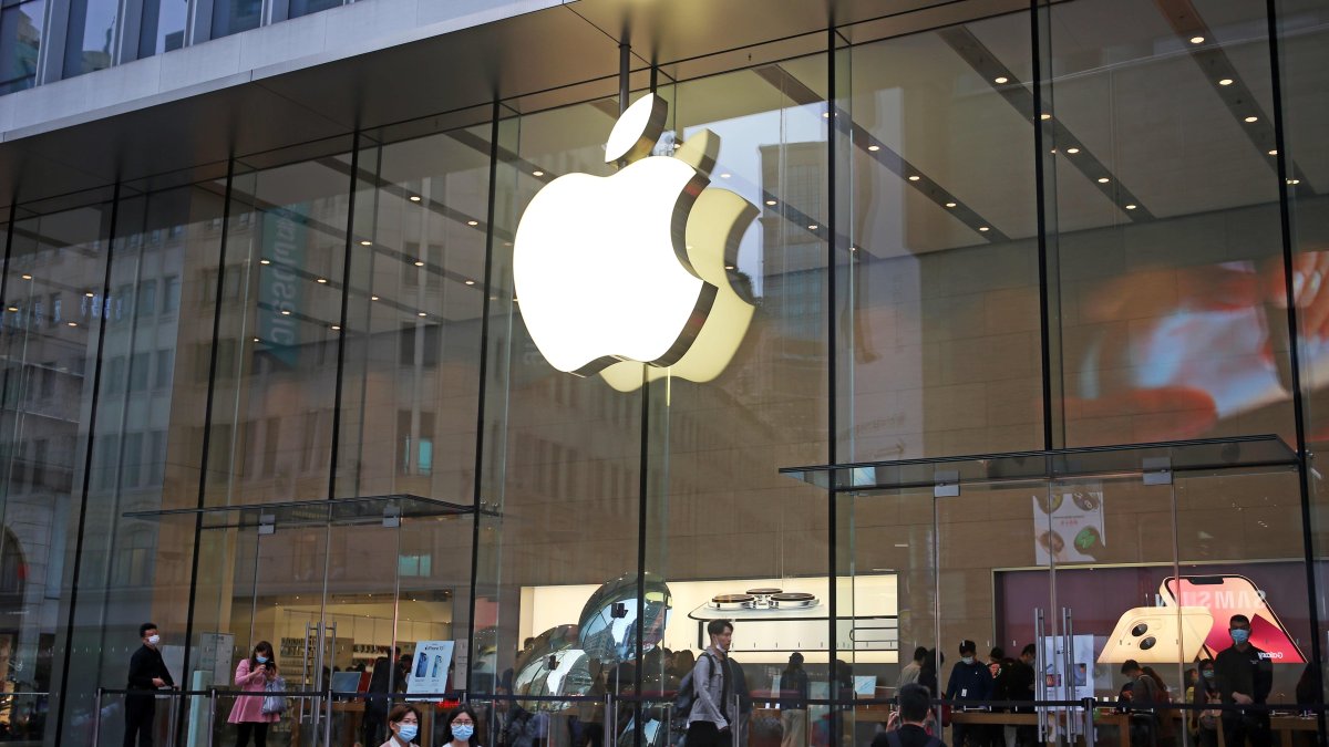 Stocks Making the Biggest Moves Premarket: Snowflake, Boeing, Apple and More - Vimarsana News