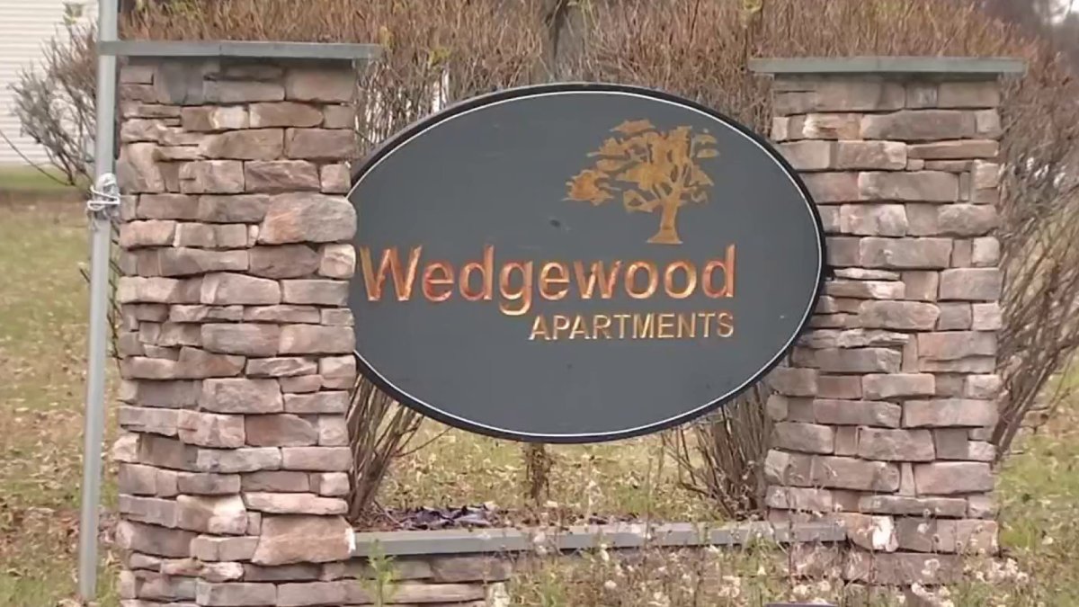 Residents of Bloomfield Apartment Complex Demand Repairs to Building