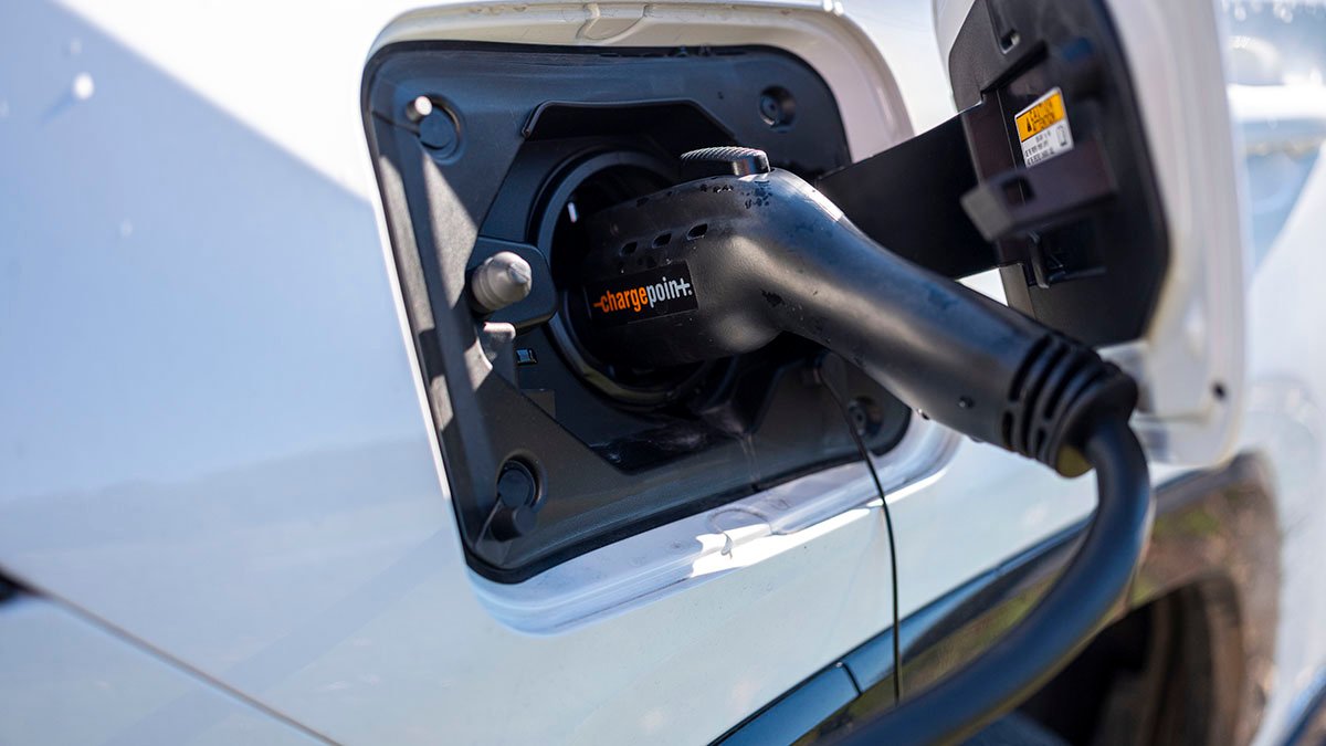 Frigid temps can cut electric vehicle range, make charging tough. Here's what to know – NBC Connecticut - Vimarsana News