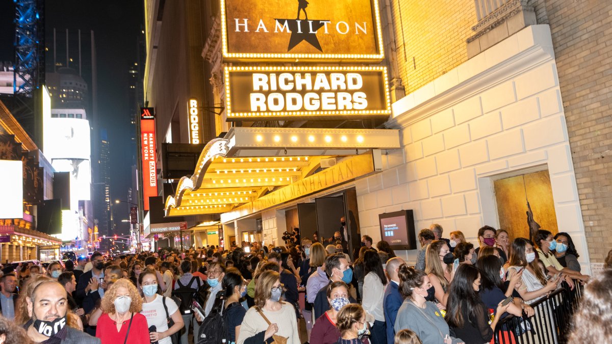 Many Broadway Theaters Will Stop Requiring Vaccination Proof - Vimarsana News