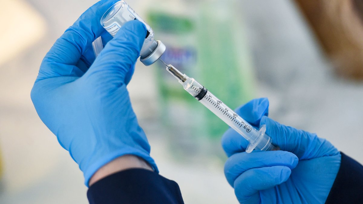 Moderna Starts Clinical Trial of Booster Shot Targeting Omicron Covid Variant - Vimarsana News