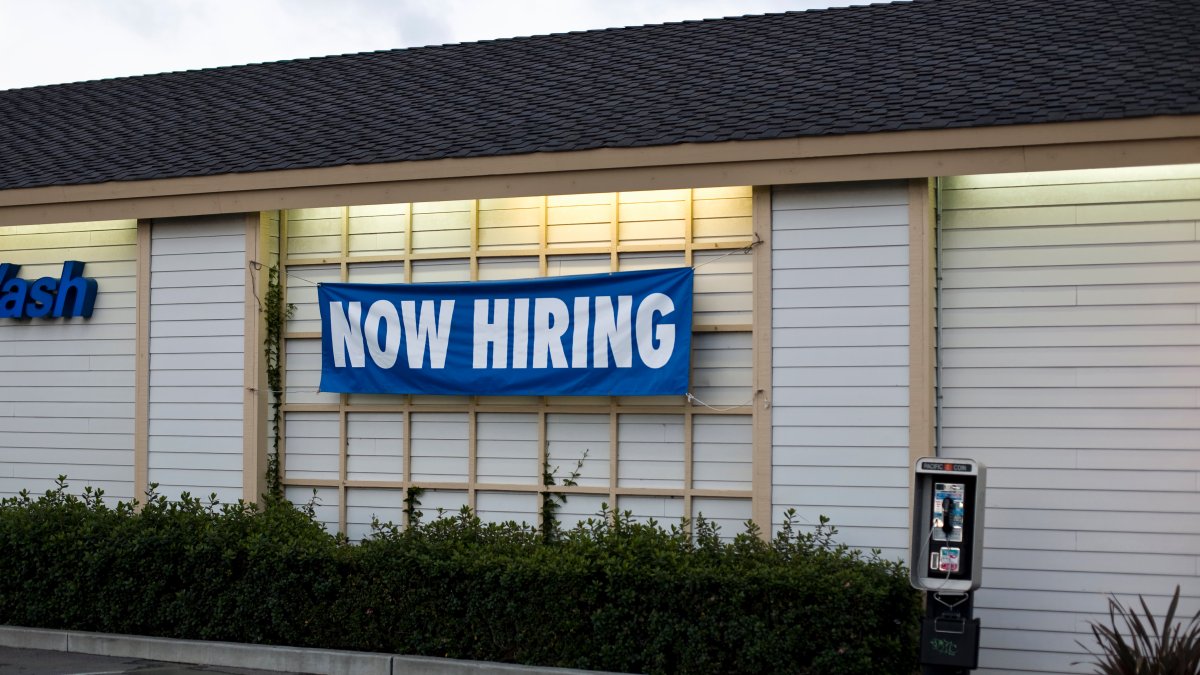 Economists Say Rapid Quitting and Hiring Will Continue in 2022 Despite Omicron Wave - Vimarsana News