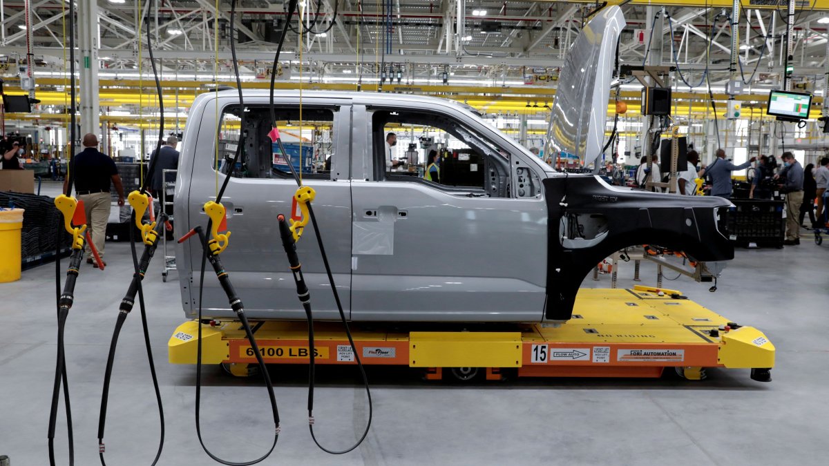Behind GM, Ford's Aggressive New Electric Vehicle Strategy Is Old-Time Financing: Cash - Vimarsana News