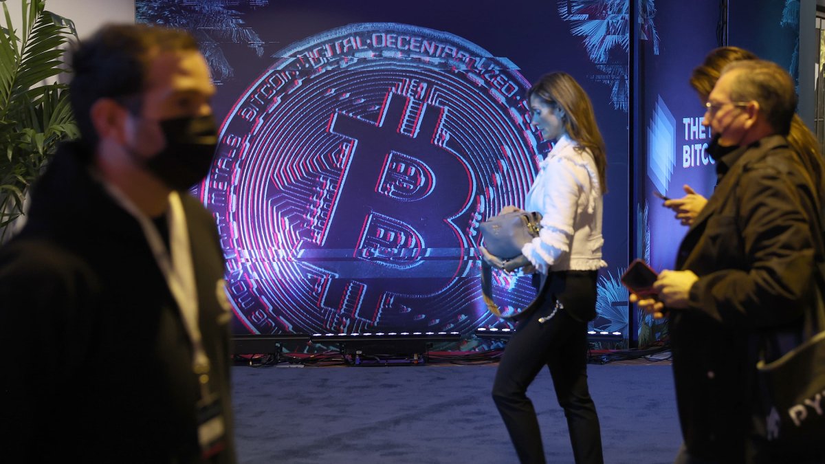 Here's How Much You Would Have If You Invested $1,000 in Bitcoin at the Start of 2022 - Vimarsana News