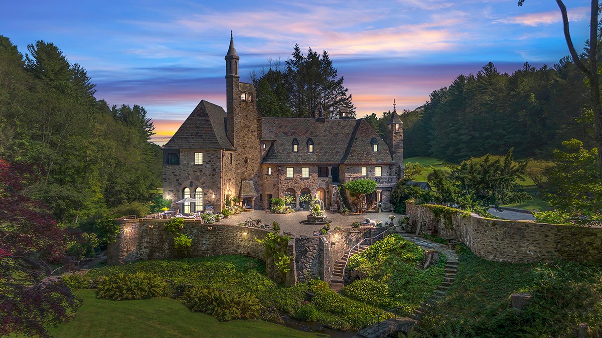 Cornwall Castle Looks Like It's From a Storybook and It's for Sale - Vimarsana News