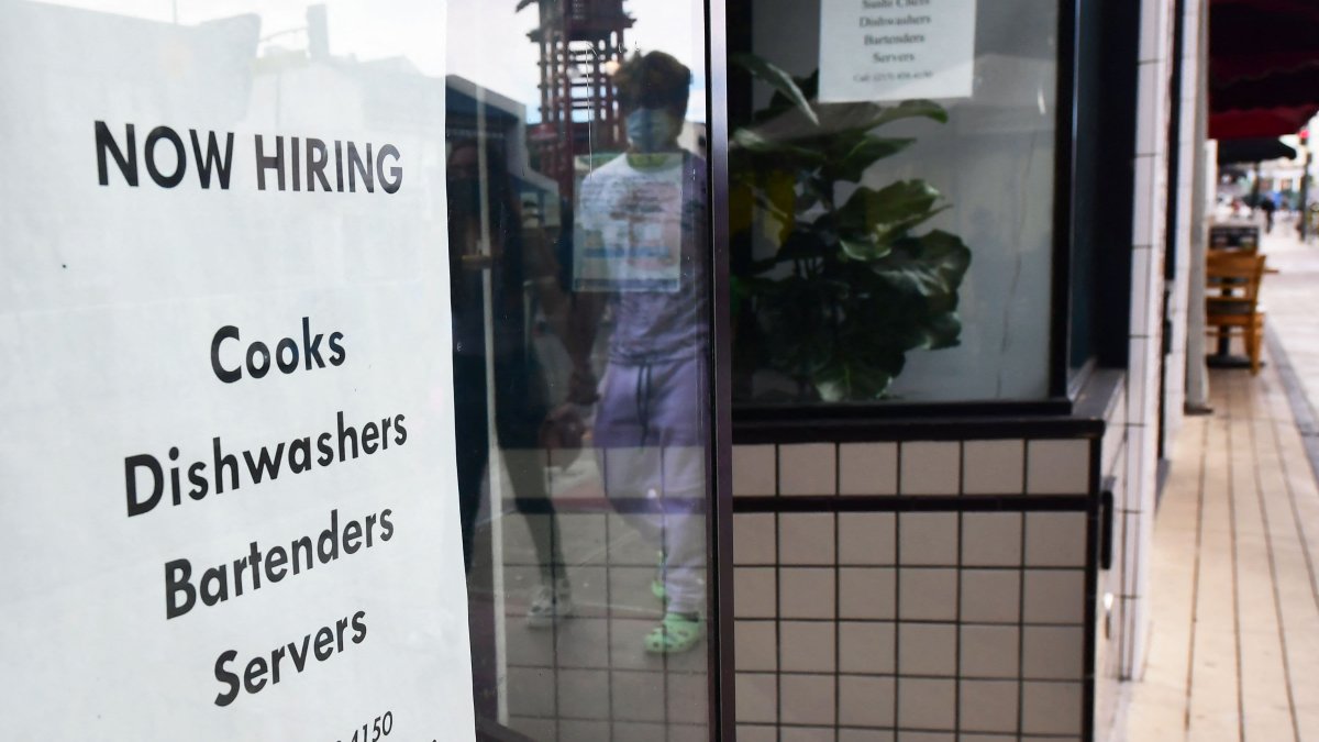 Economist: There's 'Absolutely' No Sign Pay Hikes Will Slow Anytime Soon – NBC Connecticut - Vimarsana News