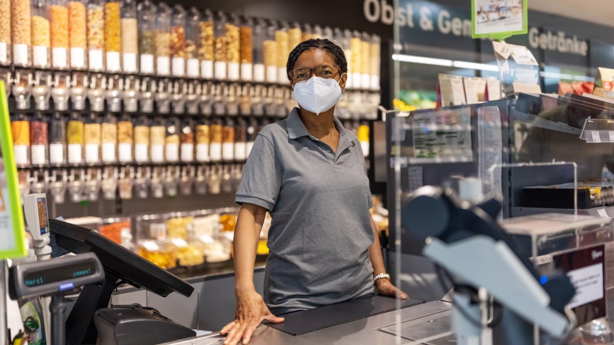January Jobs Report Shows 'Troubling' Signs for Women's Economic Recovery Amid Omicron Surge – NBC Connecticut - Vimarsana News