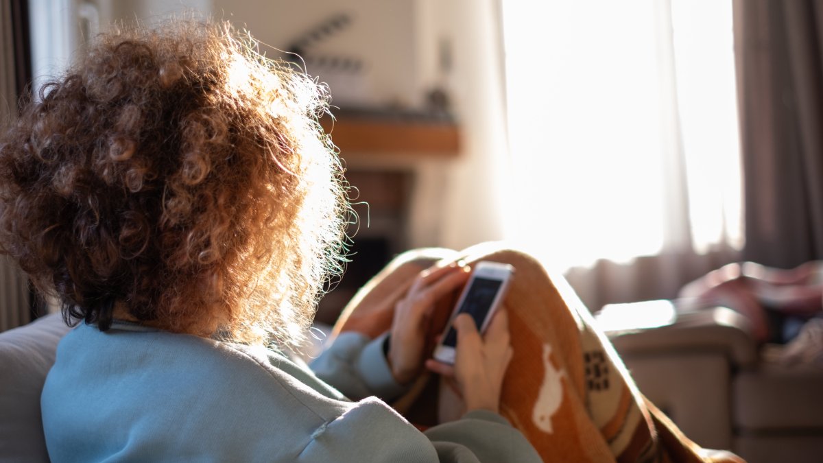 How to Stop Doomscrolling When Tragedy Strikes—and What You Could Focus on Instead - Vimarsana News