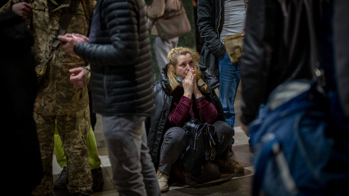 'I Don't Want to Die': Ukrainians Fear as Invasion Closes in – NBC Connecticut - Vimarsana News
