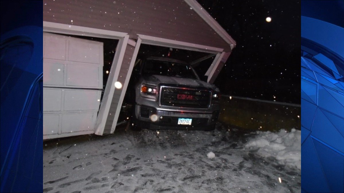 Truck Loses Control, Crashes Into Garage in Plainfield - Vimarsana News