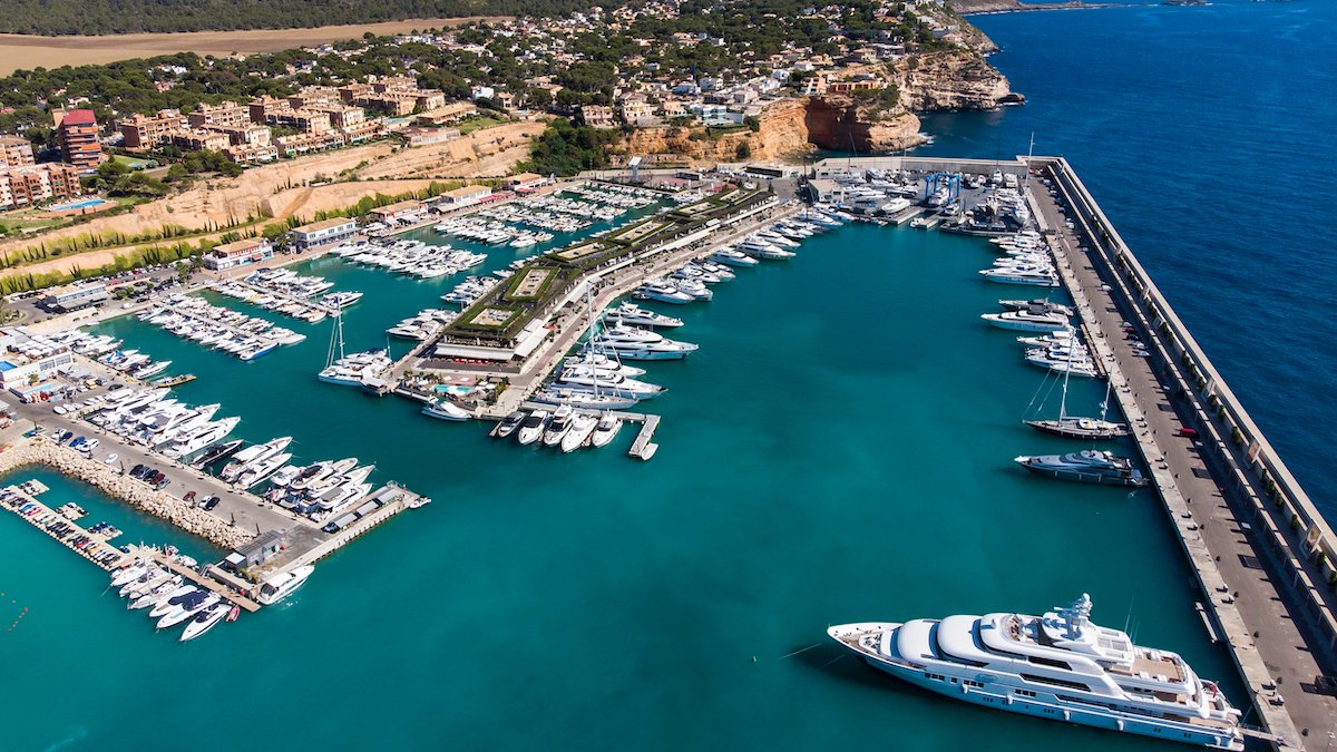 Ukrainian Sailor Tries to Sink Russian Boss' Luxury Yacht – NBC Connecticut - Vimarsana News