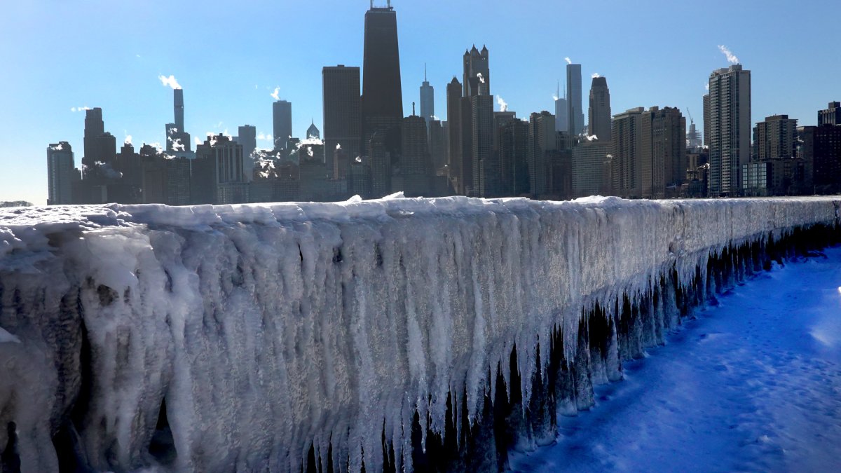 Scientists Race to Gather Winter Data on Warming Great Lakes - Vimarsana News