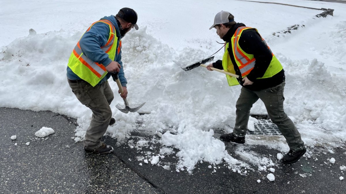Norwich Crews Continue to Remove Snow After Blizzard - Vimarsana News