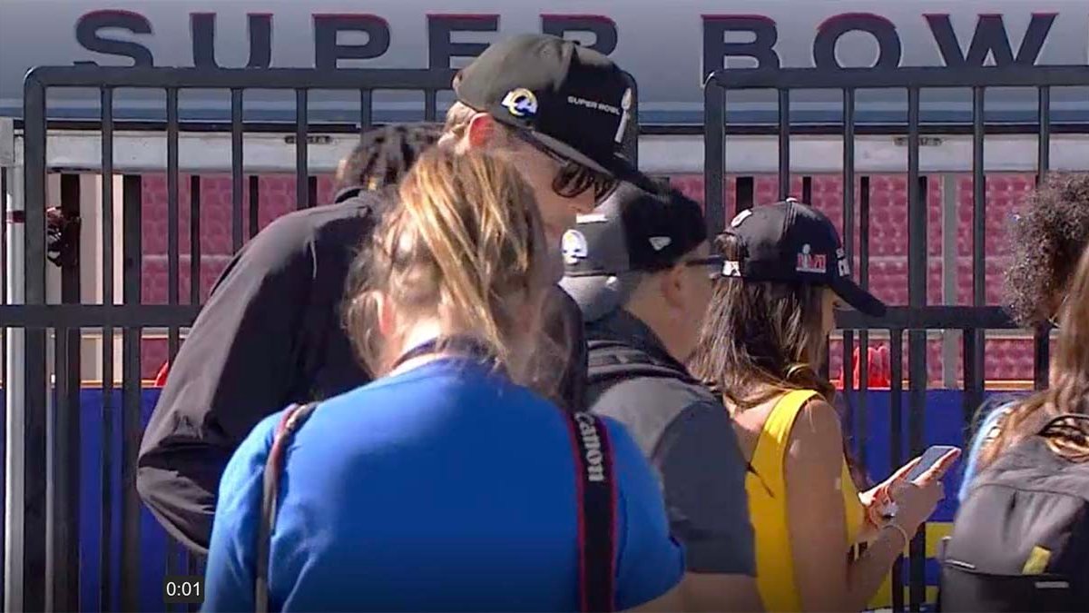 Photographer Injured in Rams Parade Rally Fall – NBC Connecticut - Vimarsana News