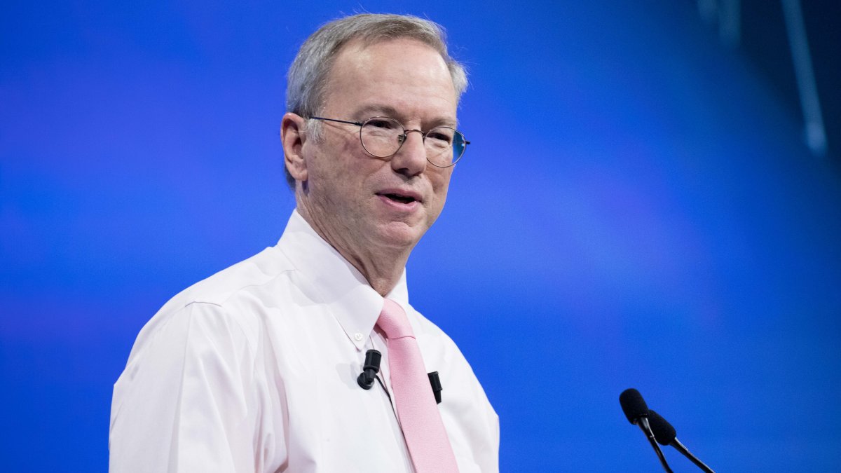 Ex-Google CEO Eric Schmidt Says Story Alleging His Foundation Indirectly Paid White House Science Staffers Is 'Largely False' – NBC Connecticut - Vimarsana News
