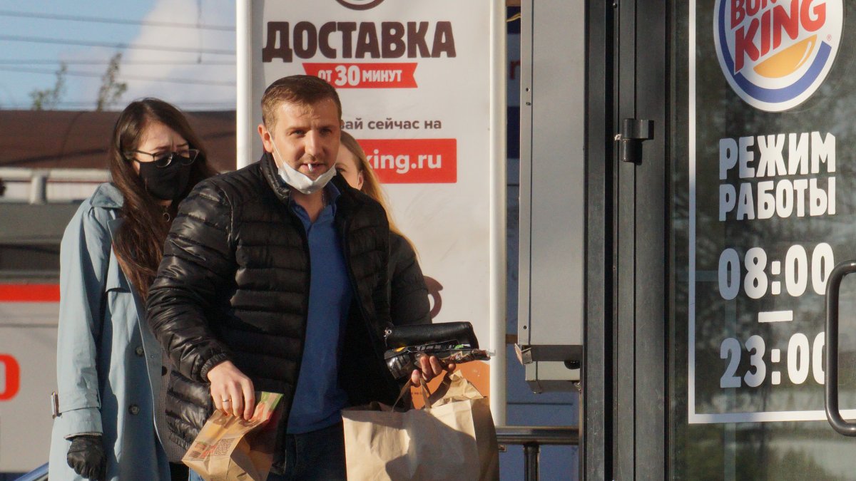 Burger King Partner in Russia Refuses to Close 800 Locations, as Fast Food Chain Moves to Divest - Vimarsana News