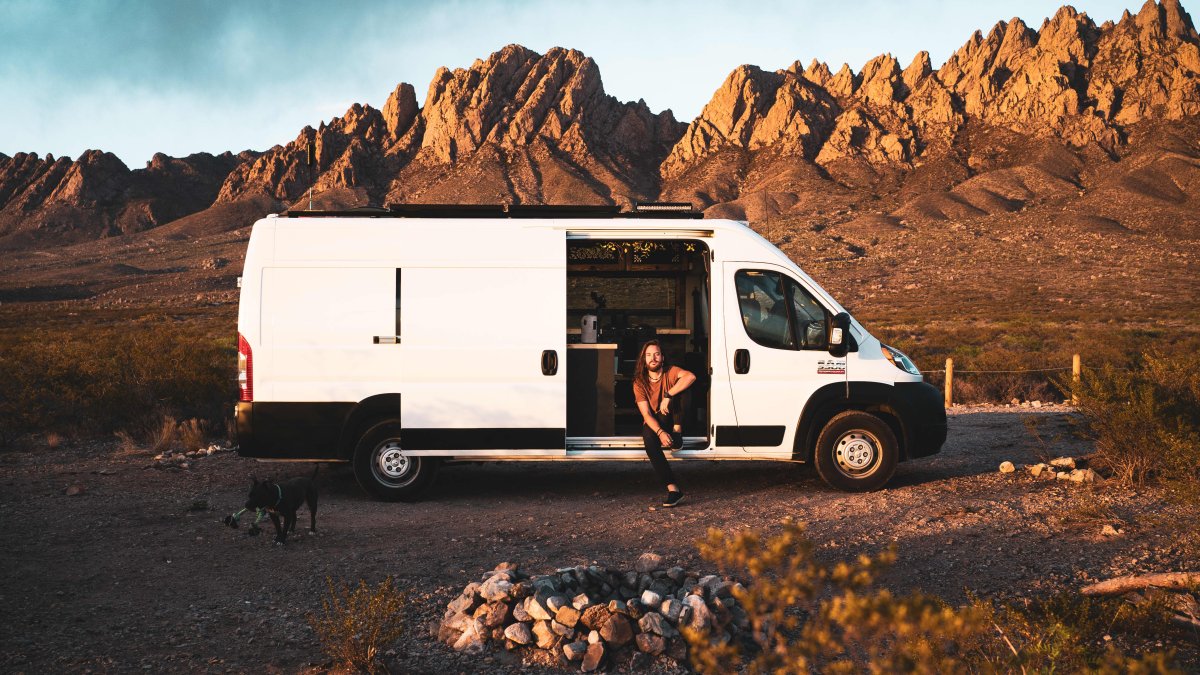 This 28-Year-Old Filmmaker Pays $700 Per Month to Work and Live in a Renovated Cargo Van - Vimarsana News