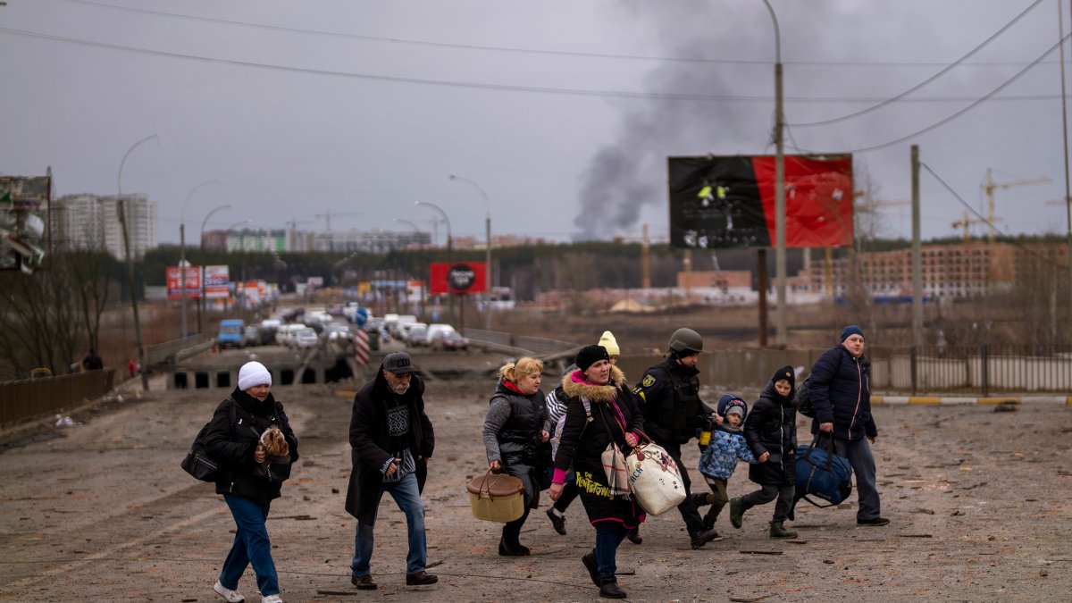 Crisis Deepens, Ukraine Accuses Moscow of 'Medieval' Tactics – NBC Connecticut - Vimarsana News