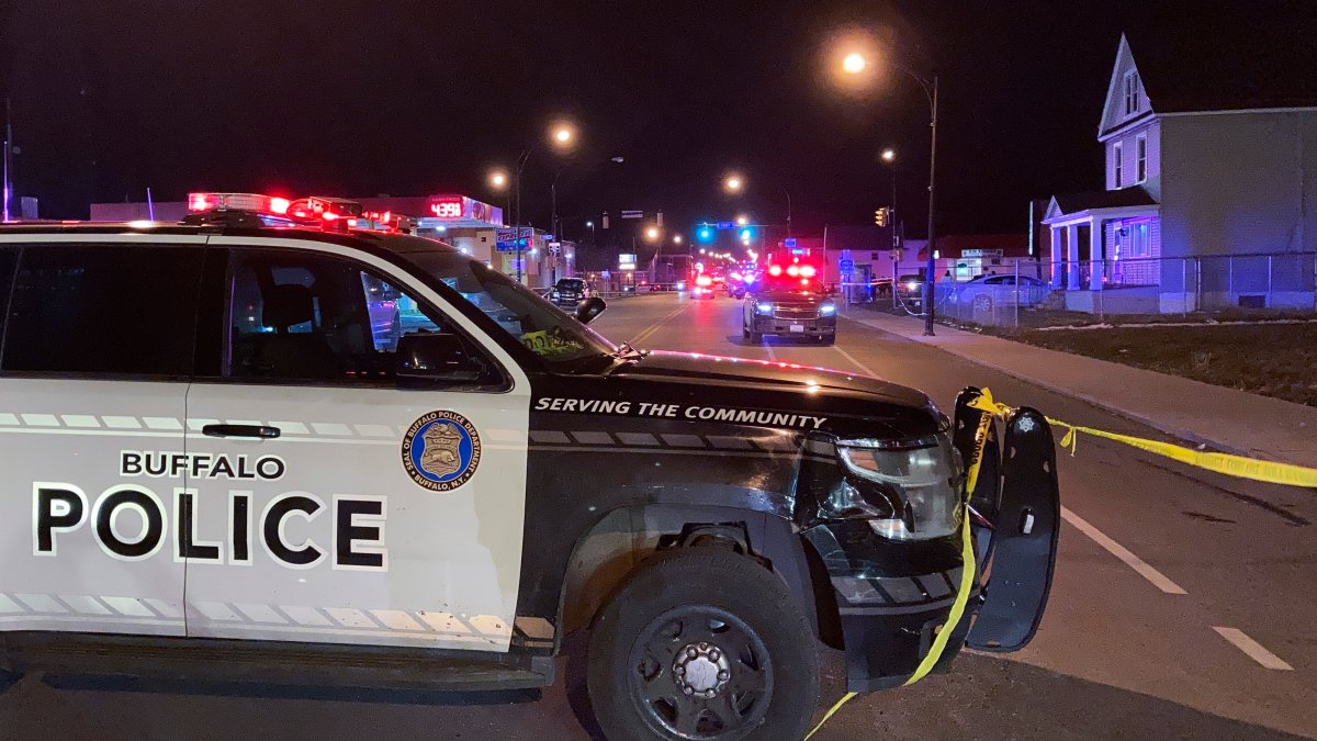 Buffalo Police: 3 Officers Hit by Gunfire During Chase - Vimarsana News