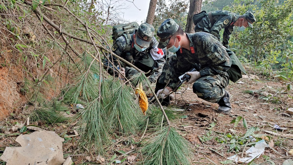 Search at China Plane Crash Site Suspended Amid Rain – NBC Connecticut - Vimarsana News
