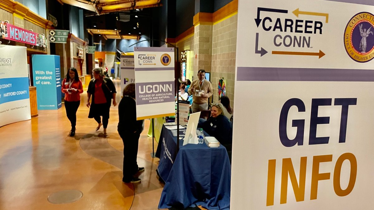 Thousands of High School Students Attend Career School Fair - Vimarsana News