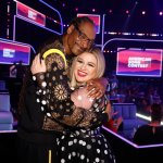 (l-r) Snoop Dogg, Kelly Clarkson