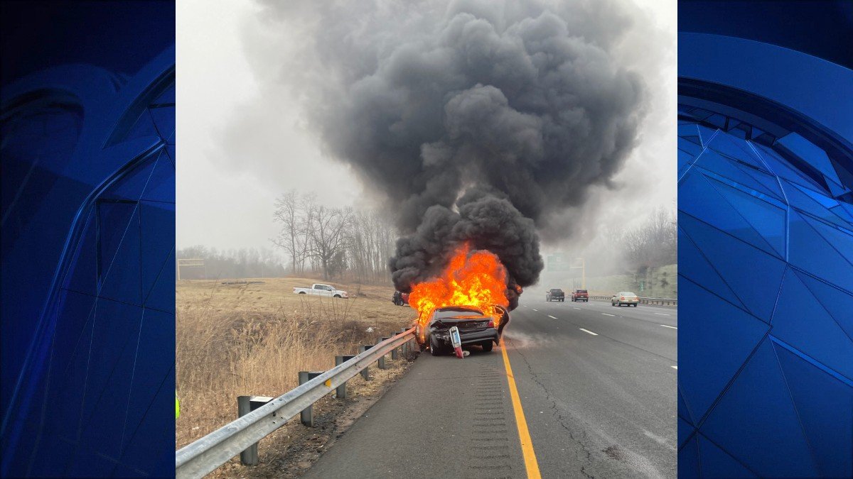 Multiple People Injured in Crash, Car Fire on I-91 North in Rocky Hill - Vimarsana News