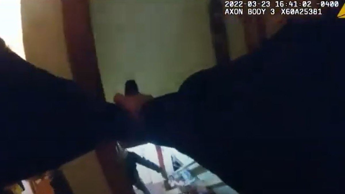 Torrington police officer justified in 2022 shooting of man with knife - Vimarsana News