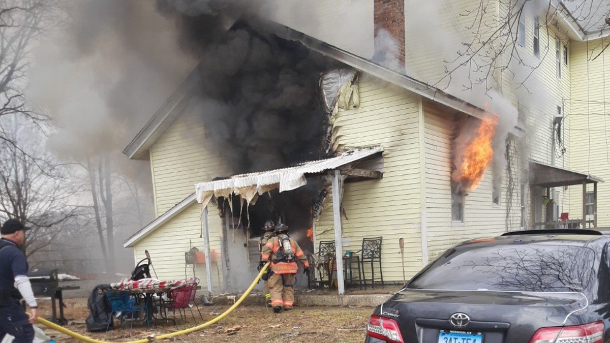Police Break Down Doors to Rescue People From Willimantic Fire - Vimarsana News