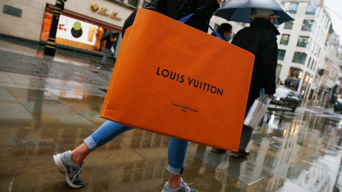 Ultra-Rich Fueling Sales of Luxury Brands Despite Inflation and Recession Fears - Vimarsana News