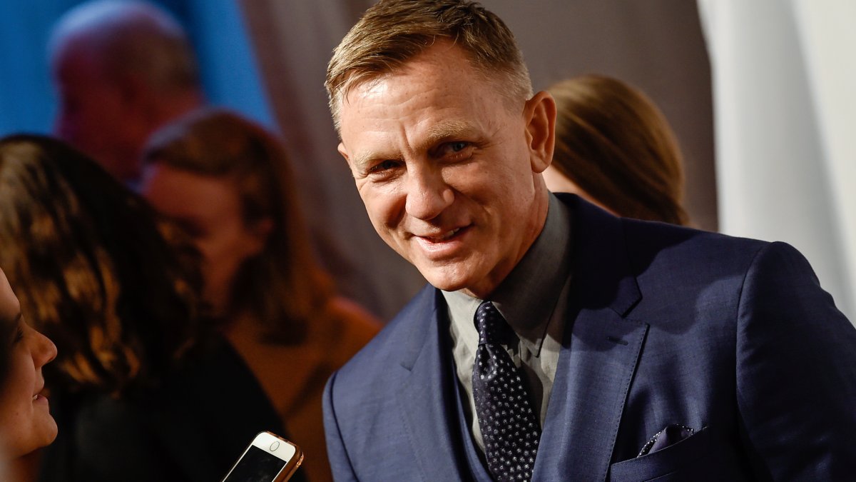 Daniel Craig Contracts COVID-19, Canceling Broadway 'Macbeth' Performance – NBC Connecticut - Vimarsana News