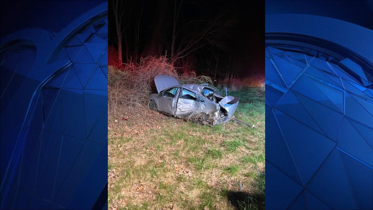 Two Hospitalized After Crash Involving Tractor-Trailer in Killingly - Vimarsana News