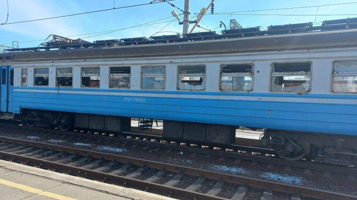 Ukraine Says Russian Missile Kills Over 30 at Train Station Evacuating Civilians - Vimarsana News