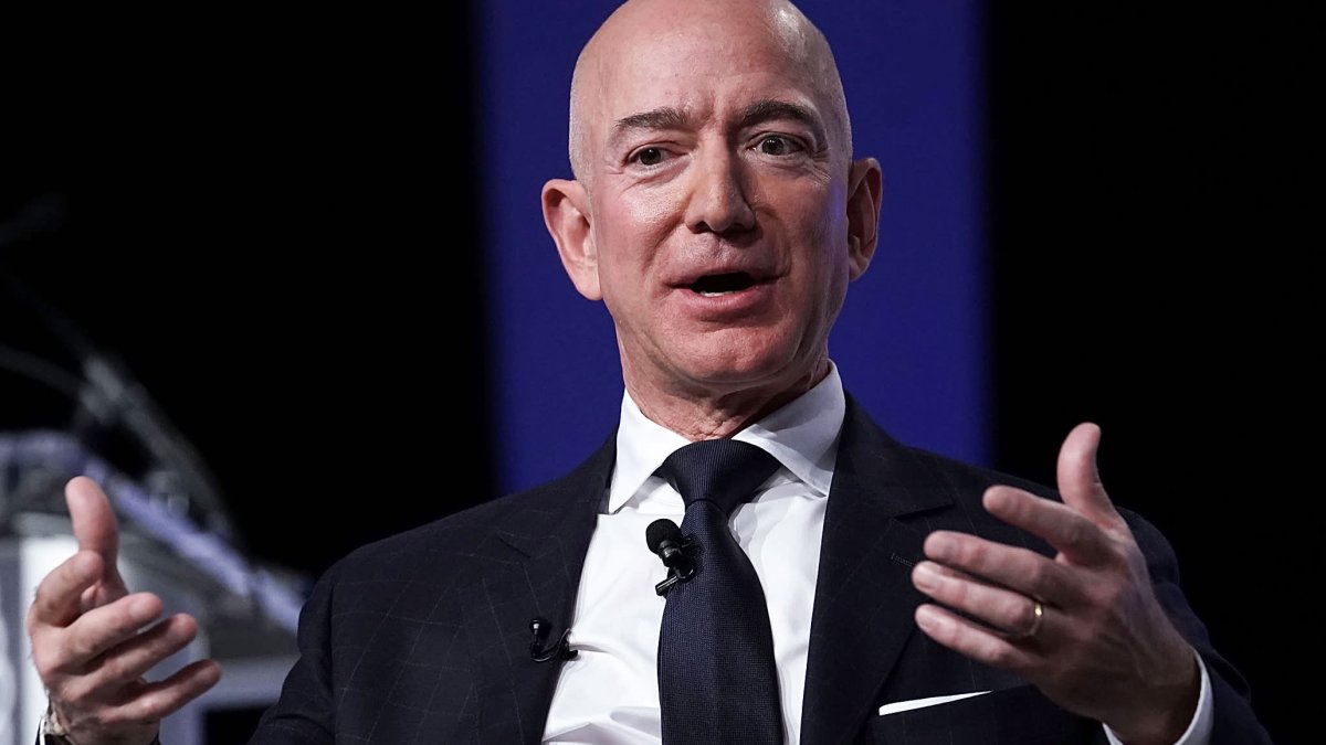 Jeff Bezos Keeps a 16-Year-Old Framed Magazine as a 'Reminder' That Amazon's Most Profitable Service Was Once Just a 'Risky Bet' – NBC Connecticut - Vimarsana News