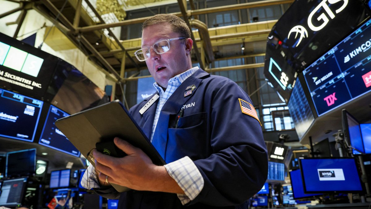 'We Are Nowhere Near the Bottom,' Top Economist Says as Global Markets Crater – NBC Connecticut - Vimarsana News