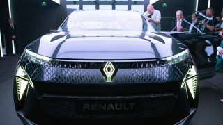 Details of Renault’s Scénic Vision concept car were presented to the public on May 19, 2022. The firm’s idea of developing a passenger vehicle that uses hydrogen technology is not unique.
